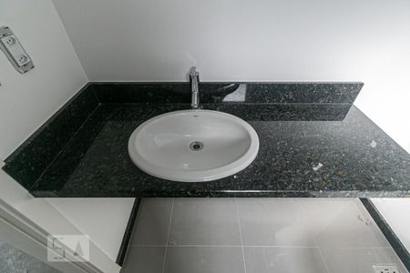 Casa de condomínio à venda com 407m², 4 quartos e 3 vagas Casa de condomínio à venda com 407m², 4 quartos e 3 vagasBanheiro do Quarto 1