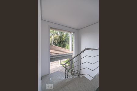 Casa de condomínio à venda com 407m², 4 quartos e 3 vagas Casa de condomínio à venda com 407m², 4 quartos e 3 vagasEscada