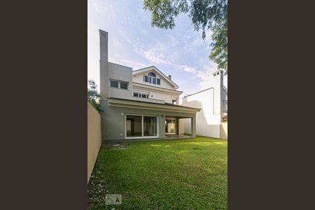 Casa de condomínio à venda com 407m², 4 quartos e 3 vagas Casa de condomínio à venda com 407m², 4 quartos e 3 vagasQuintal