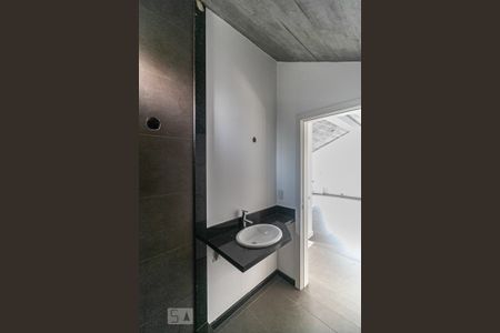 Casa de condomínio à venda com 407m², 4 quartos e 3 vagas Casa de condomínio à venda com 407m², 4 quartos e 3 vagasBanheiro do Sótão