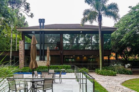 Casa de condomínio à venda com 407m², 4 quartos e 3 vagas Casa de condomínio à venda com 407m², 4 quartos e 3 vagasÁrea comum - Piscina