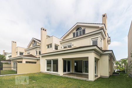 Casa de condomínio à venda com 543m², 4 quartos e 4 vagas Casa de condomínio à venda com 543m², 4 quartos e 4 vagasQuintal
