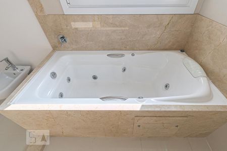 Casa de condomínio à venda com 543m², 4 quartos e 4 vagas Casa de condomínio à venda com 543m², 4 quartos e 4 vagasBanheiro do Quarto 4