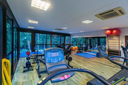 Casa de condomínio à venda com 543m², 4 quartos e 4 vagas Casa de condomínio à venda com 543m², 4 quartos e 4 vagasAcademia