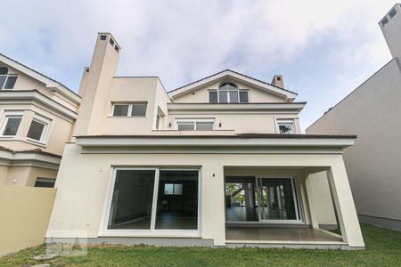 Casa de condomínio à venda com 543m², 4 quartos e 4 vagas Casa de condomínio à venda com 543m², 4 quartos e 4 vagasQuintal