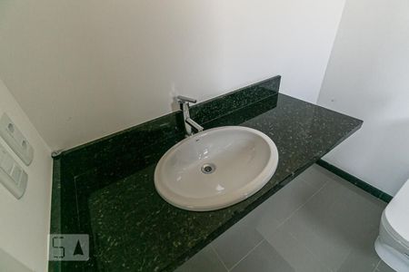 Casa de condomínio à venda com 543m², 4 quartos e 4 vagas Casa de condomínio à venda com 543m², 4 quartos e 4 vagasBanheiro do Quarto 2