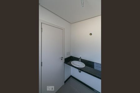 Casa de condomínio à venda com 543m², 4 quartos e 4 vagas Casa de condomínio à venda com 543m², 4 quartos e 4 vagasBanheiro do Quarto 2