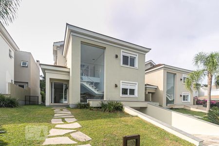 Casa de condomínio à venda com 543m², 4 quartos e 4 vagas Casa de condomínio à venda com 543m², 4 quartos e 4 vagasFachada