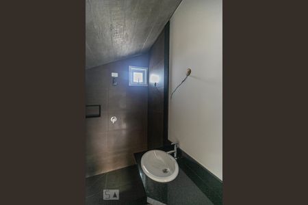 Casa de condomínio à venda com 543m², 4 quartos e 4 vagas Casa de condomínio à venda com 543m², 4 quartos e 4 vagasBanheiro