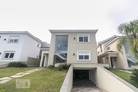 Casa de condomínio à venda com 543m², 4 quartos e 4 vagas Casa de condomínio à venda com 543m², 4 quartos e 4 vagasFachada