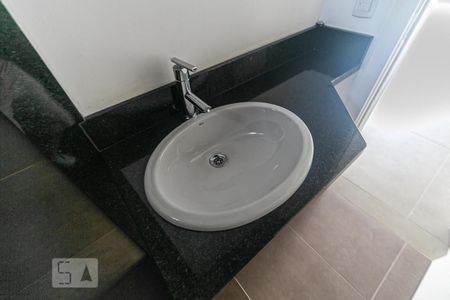 Casa de condomínio à venda com 543m², 4 quartos e 4 vagas Casa de condomínio à venda com 543m², 4 quartos e 4 vagasBanheiro