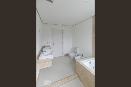 Casa de condomínio à venda com 543m², 4 quartos e 4 vagas Casa de condomínio à venda com 543m², 4 quartos e 4 vagasBanheiro do Quarto 3