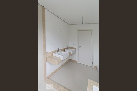 Casa de condomínio à venda com 543m², 4 quartos e 4 vagas Casa de condomínio à venda com 543m², 4 quartos e 4 vagasBanheiro do Quarto 3