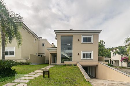 Casa de condomínio à venda com 543m², 4 quartos e 4 vagas Casa de condomínio à venda com 543m², 4 quartos e 4 vagasFachada