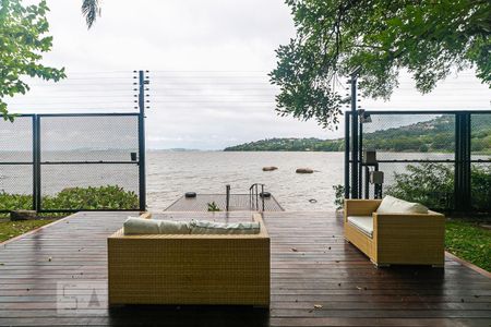 Casa de condomínio à venda com 543m², 4 quartos e 4 vagas Casa de condomínio à venda com 543m², 4 quartos e 4 vagasÁrea Externa