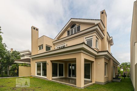 Casa de condomínio à venda com 543m², 4 quartos e 4 vagas Casa de condomínio à venda com 543m², 4 quartos e 4 vagasQuintal