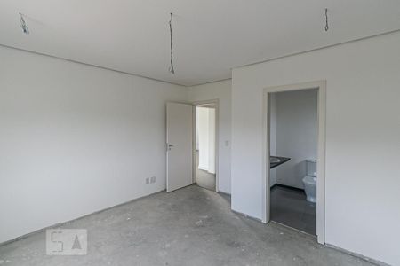 Casa de condomínio à venda com 543m², 4 quartos e 4 vagas Casa de condomínio à venda com 543m², 4 quartos e 4 vagasQuarto 2