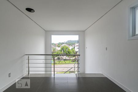 Casa de condomínio à venda com 543m², 4 quartos e 4 vagas Casa de condomínio à venda com 543m², 4 quartos e 4 vagasSótão