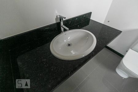 Casa de condomínio à venda com 543m², 4 quartos e 4 vagas Casa de condomínio à venda com 543m², 4 quartos e 4 vagasBanheiro do Quarto 2