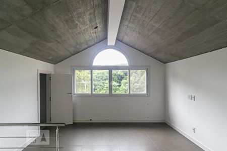 Casa de condomínio à venda com 543m², 4 quartos e 4 vagas Casa de condomínio à venda com 543m², 4 quartos e 4 vagasSótão