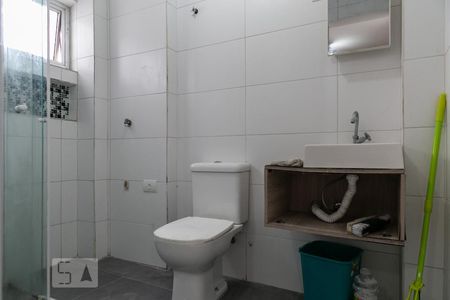 Banheiro de kitnet/studio para alugar com 1 quarto, 35m² em Itararé, Santos