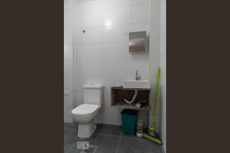 Banheiro de kitnet/studio para alugar com 1 quarto, 35m² em Itararé, Santos