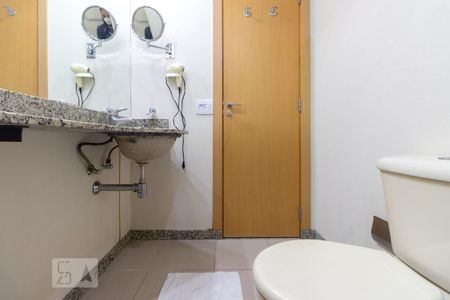 Banheiro de kitnet/studio para alugar com 1 quarto, 30m² em Consolação, São Paulo