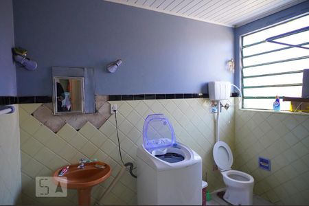 Banheiro de casa à venda com 7 quartos, 550m² em Niterói, Canoas