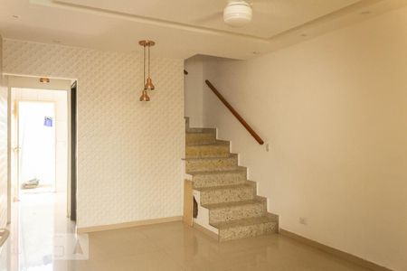 Sala de casa de condomínio à venda com 2 quartos, 65m² em Vila Arriete, São Paulo