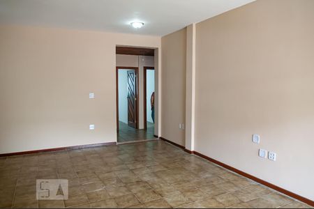 Sala de casa à venda com 3 quartos, 330m² em Pechincha, Rio de Janeiro