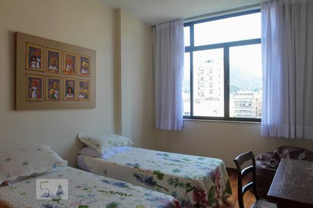 Quarto 1 de apartamento à venda com 2 quartos, 130m² em Ipanema, Rio de Janeiro