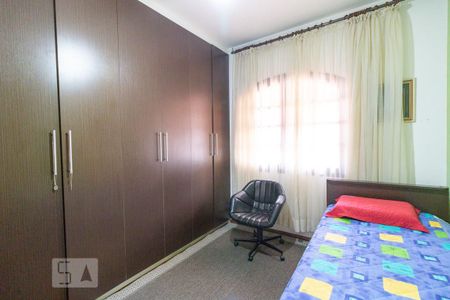 Quarto 2 de casa para alugar com 3 quartos, 210m² em Jardim das Vertentes, São Paulo