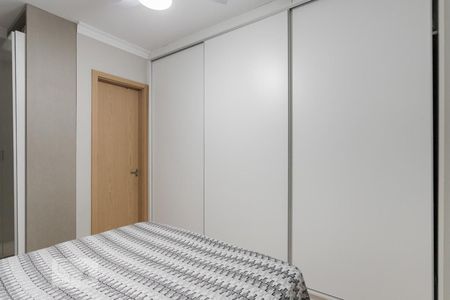 Suíte de apartamento para alugar com 3 quartos, 74m² em Passo da Areia, Porto Alegre