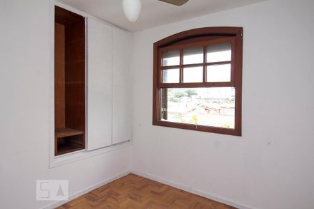 Casa à venda com 239m², 3 quartos e 3 vagas Casa à venda com 239m², 3 quartos e 3 vagasQuarto 2