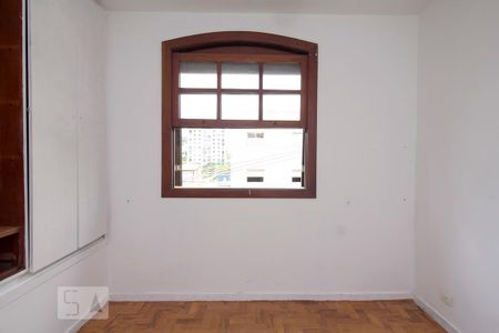 Casa à venda com 239m², 3 quartos e 3 vagas Casa à venda com 239m², 3 quartos e 3 vagasQuarto 2