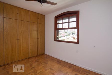 Casa à venda com 239m², 3 quartos e 3 vagas Casa à venda com 239m², 3 quartos e 3 vagasQuarto 3
