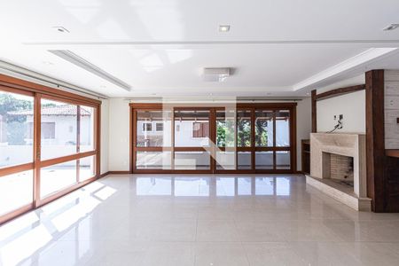 Casa de condomínio à venda com 554m², 4 quartos e 4 vagasSala