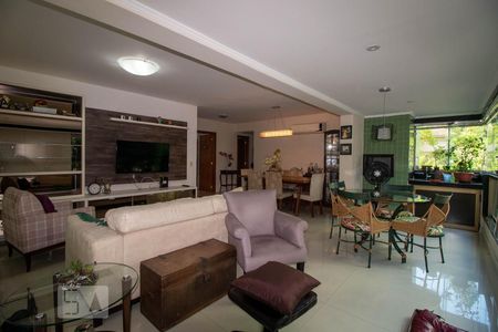Sala de apartamento à venda com 3 quartos, 132m² em Petrópolis, Porto Alegre