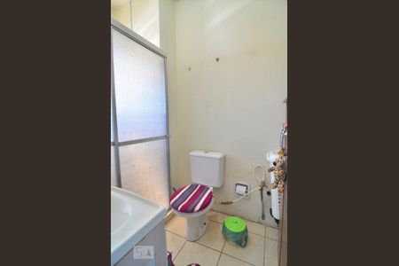 Banheiro de apartamento à venda com 1 quarto, 48m² em Guajuviras, Canoas