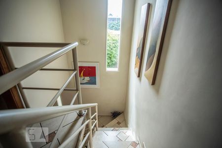 Escadas de casa à venda com 2 quartos, 208m² em Vila Guarani (zona Sul), São Paulo