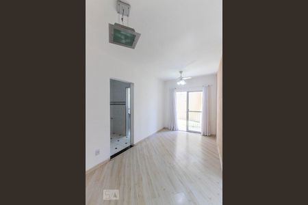 Sala de apartamento para alugar com 2 quartos, 55m² em Centro, Cotia