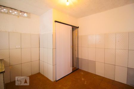 Cozinha de casa para alugar com 1 quarto, 22m² em Jardim Robru, São Paulo
