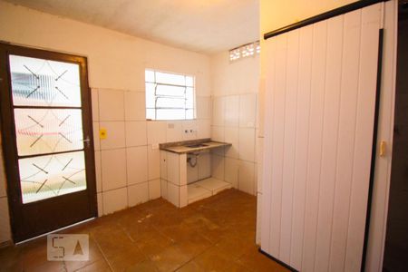 Cozinha de casa para alugar com 1 quarto, 22m² em Jardim Robru, São Paulo