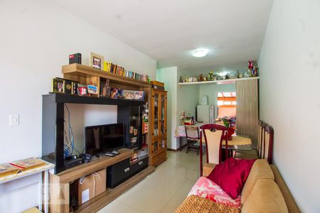 Sala de casa à venda com 2 quartos, 90m² em Hípica, Porto Alegre