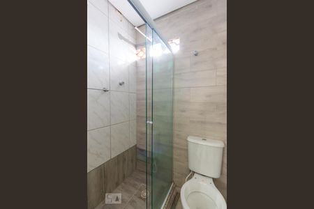 Banheiro  de casa de condomínio para alugar com 1 quarto, 40m² em Parque Cisper, São Paulo