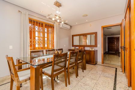 Sala de jantar de casa à venda com 4 quartos, 420m² em Medianeira, Porto Alegre