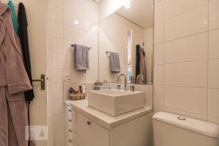 Banheiro de apartamento para alugar com 1 quarto, 47m² em Petrópolis, Porto Alegre