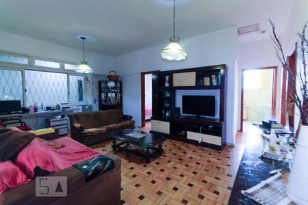 Sala de casa à venda com 4 quartos, 234m² em Medianeira, Porto Alegre