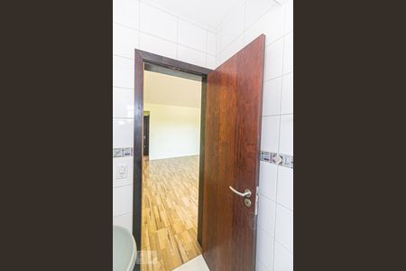 Banheiro de kitnet/studio para alugar com 1 quarto, 47m² em Vila João Pessoa, Porto Alegre