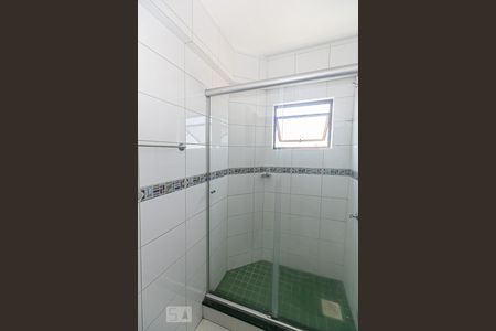 Banheiro de kitnet/studio para alugar com 1 quarto, 47m² em Vila João Pessoa, Porto Alegre